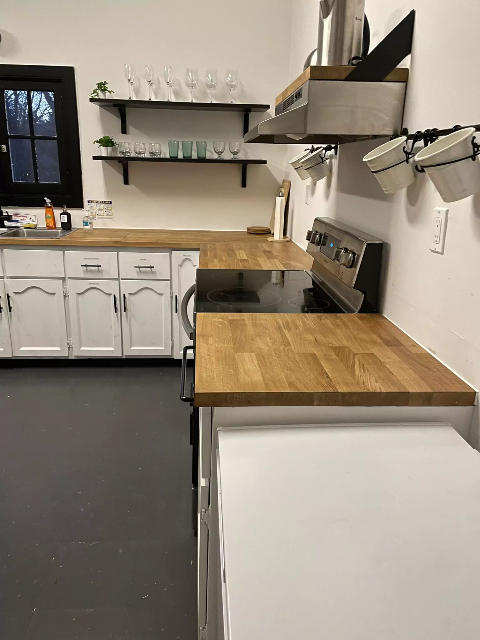 Professionally cleaned hallway by MH Cleaning Columbus